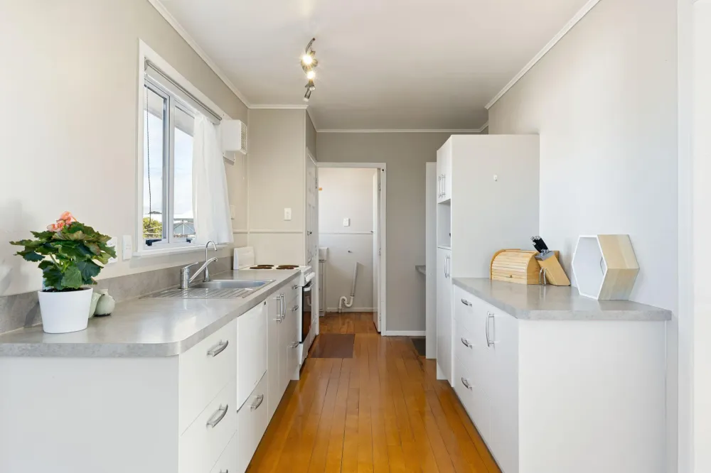 Photos of 9 Deanwell Avenue