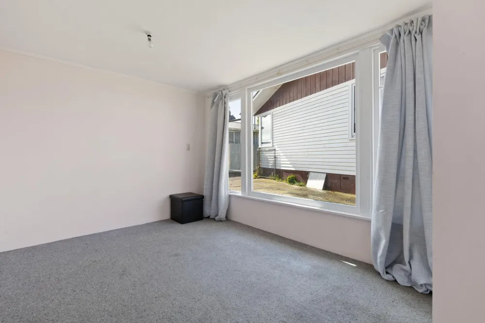 Photos of 9 Deanwell Avenue
