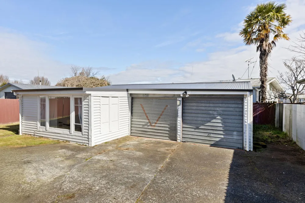 Photos of 9 Deanwell Avenue