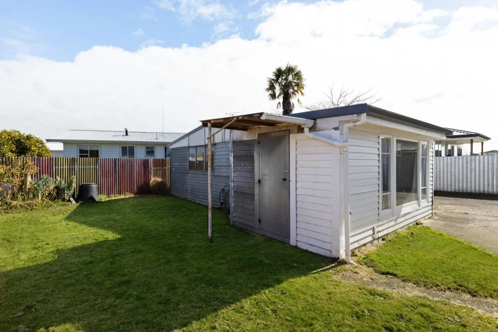 Photos of 9 Deanwell Avenue