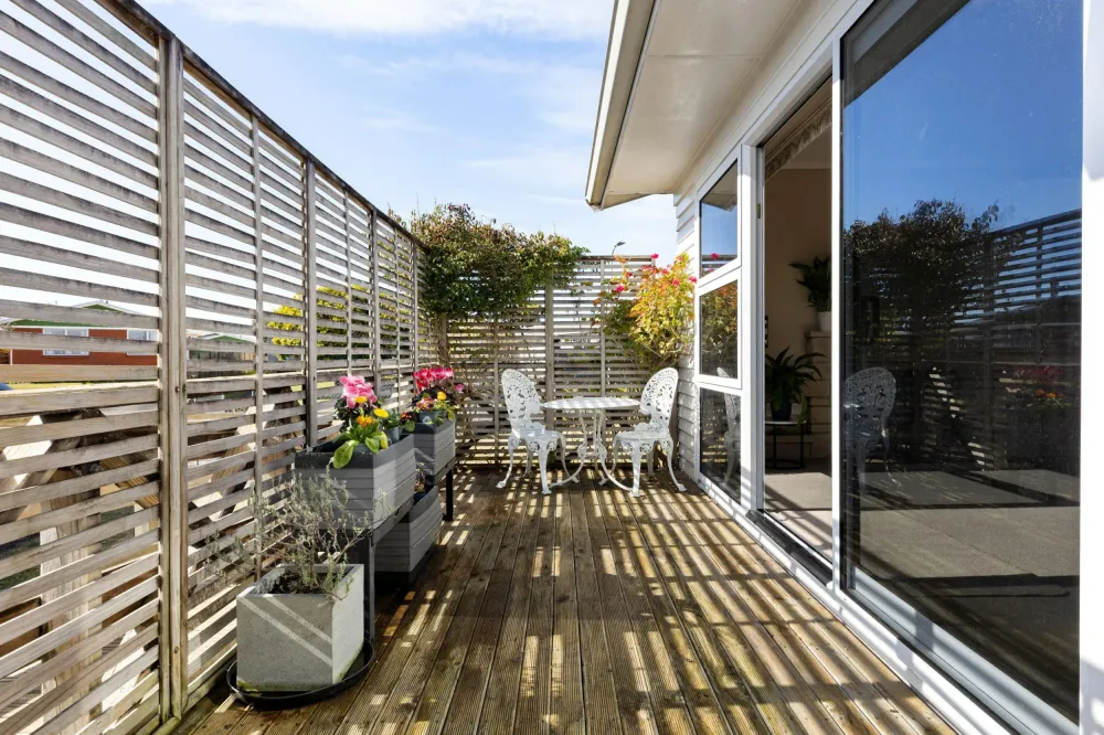 Photos of 9 Deanwell Avenue