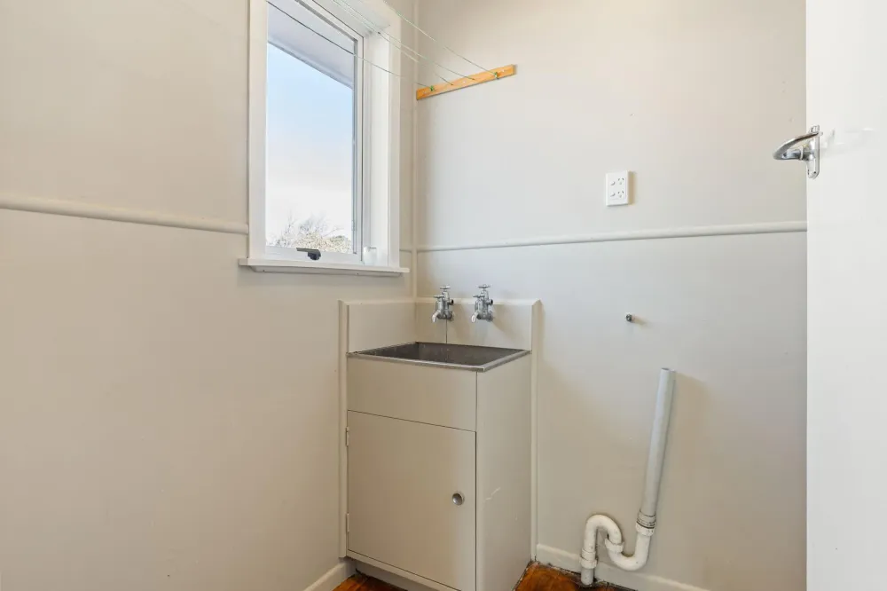 Photos of 9 Deanwell Avenue