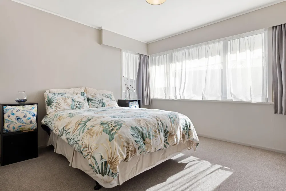 Photos of 9 Deanwell Avenue