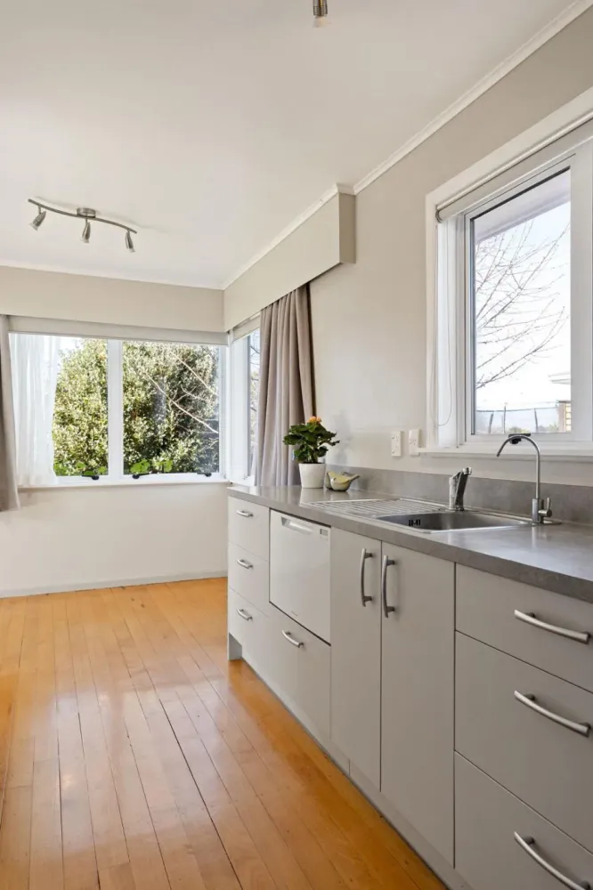 Photos of 9 Deanwell Avenue