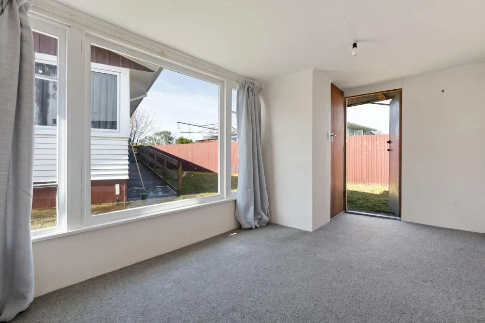 Photos of 9 Deanwell Avenue