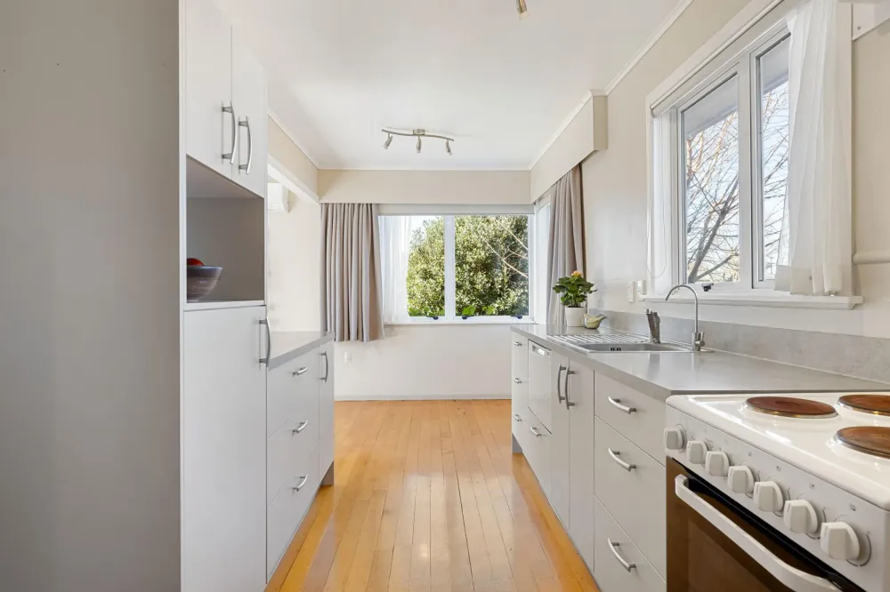 Photos of 9 Deanwell Avenue