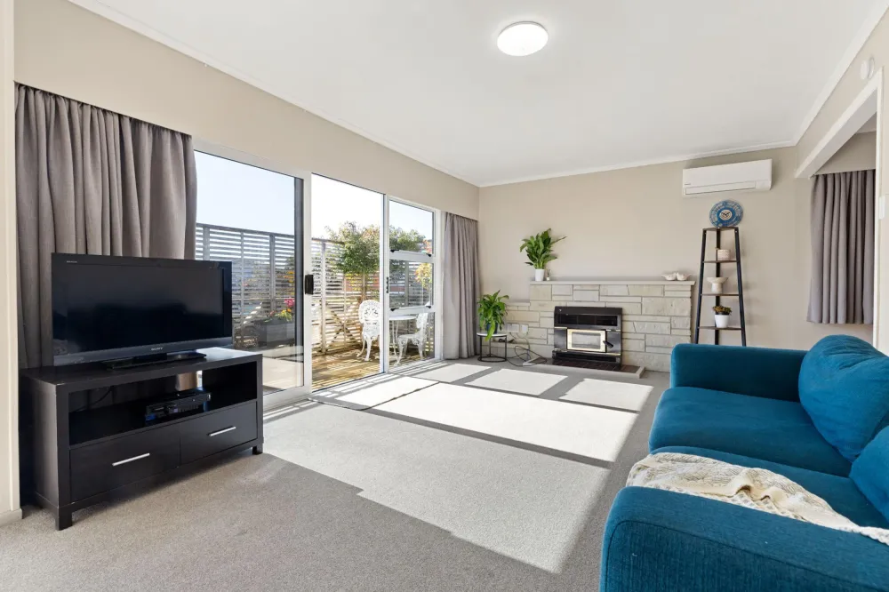 Photos of 9 Deanwell Avenue