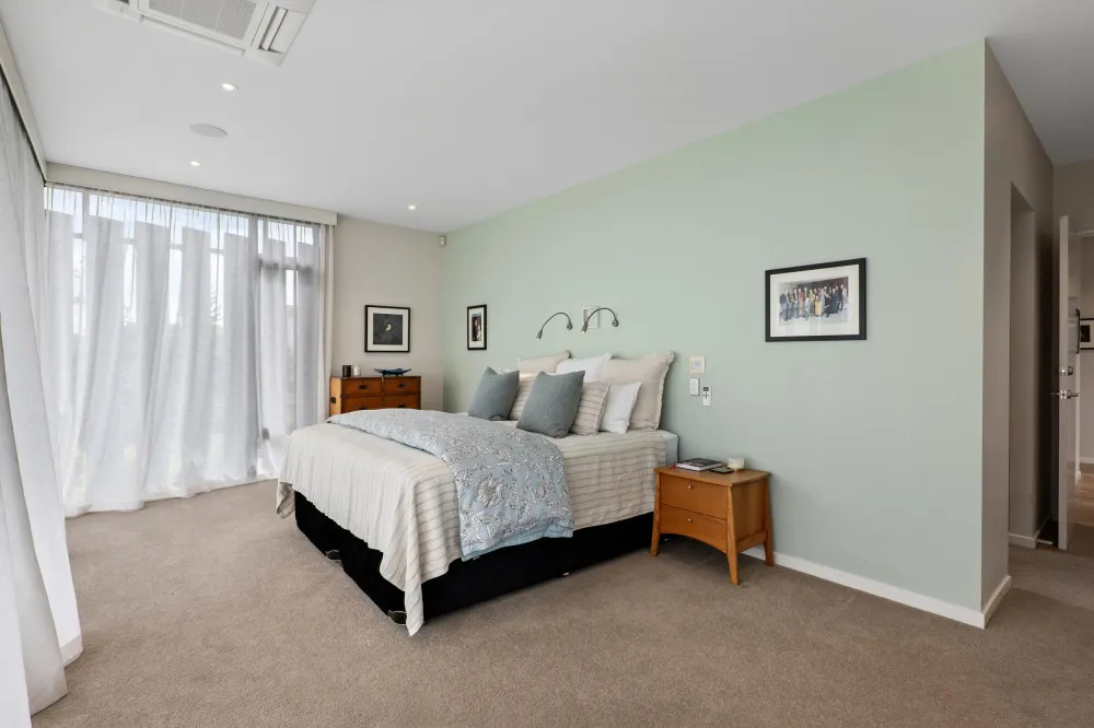 Photos of 2 Burgess Street
