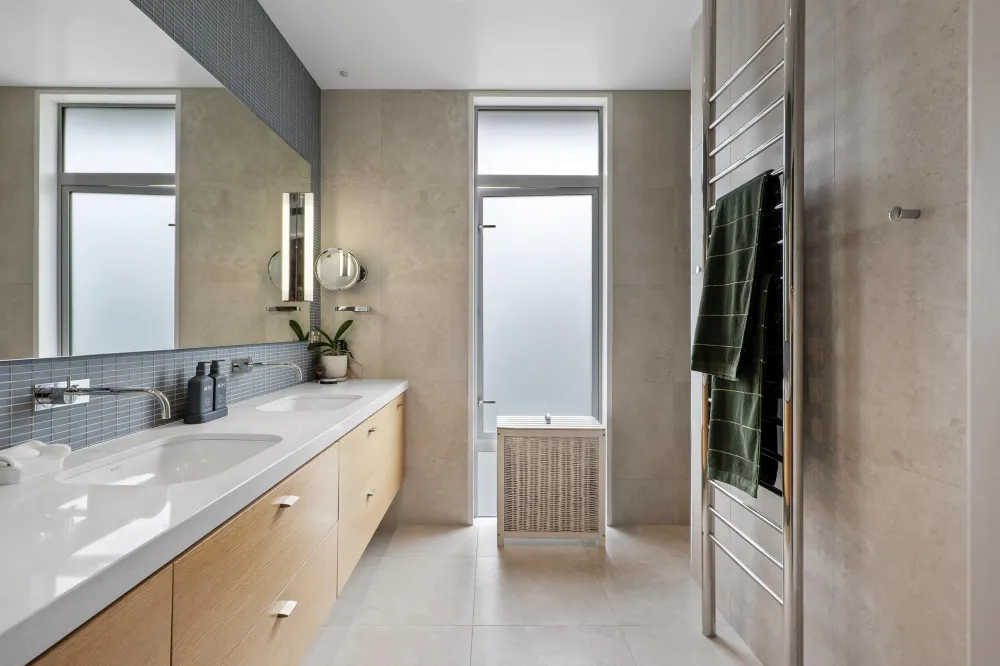 Photos of 2 Burgess Street