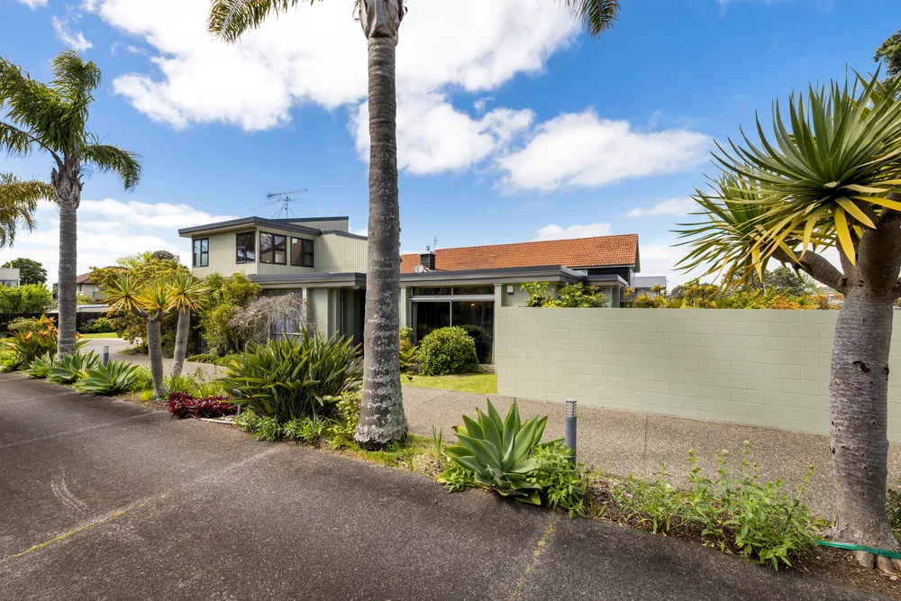 Photos of 339 Riddell Road