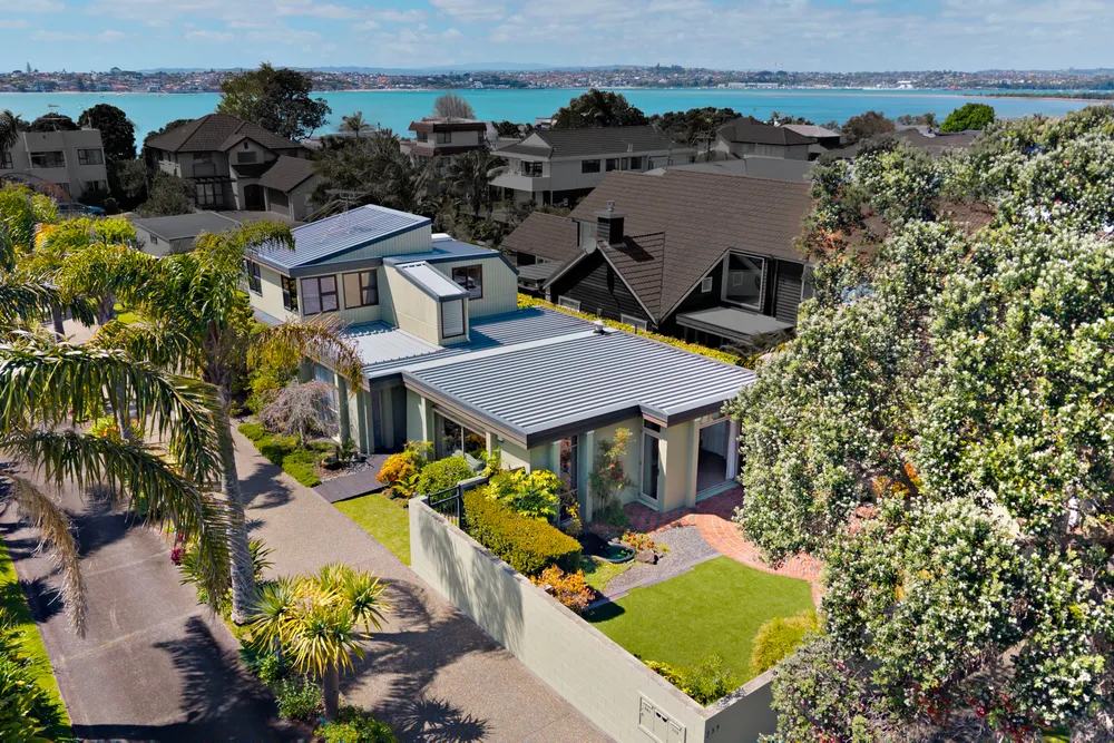 Photos of 339 Riddell Road