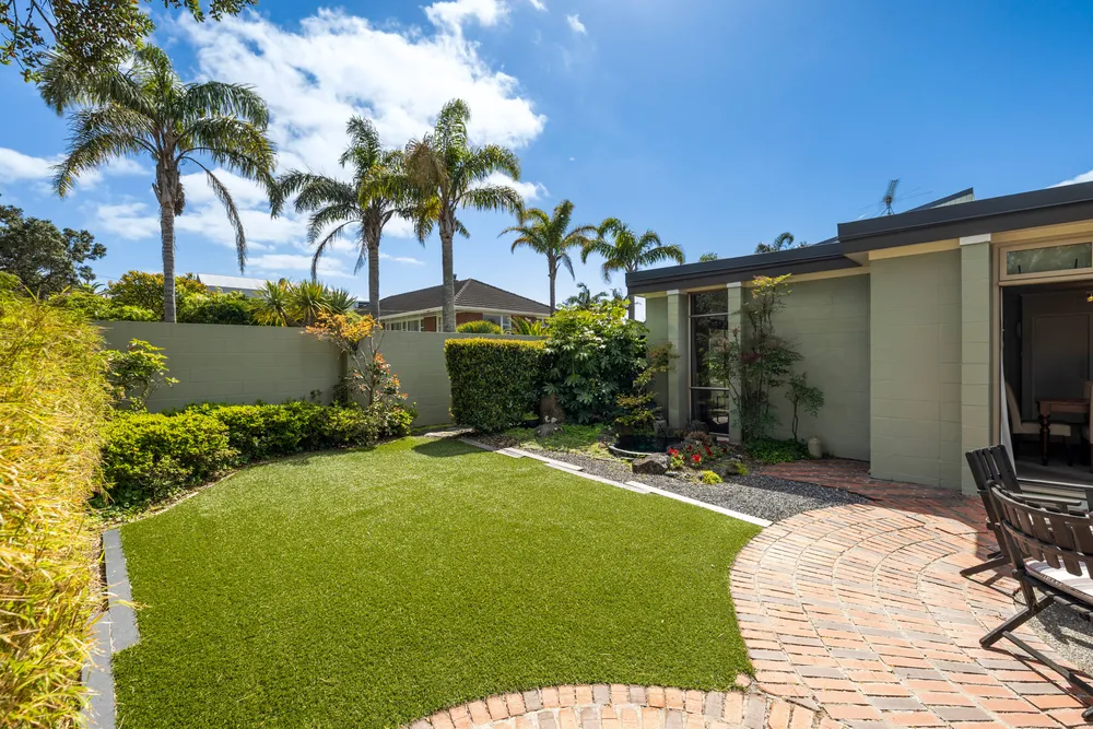 Photos of 339 Riddell Road