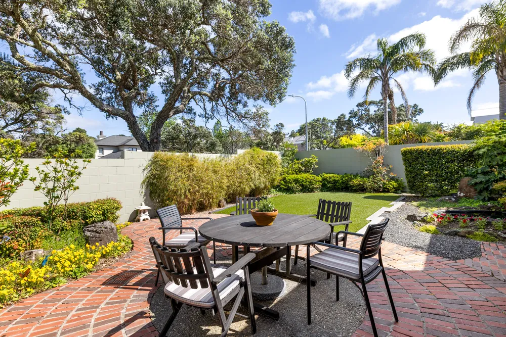 Photos of 339 Riddell Road