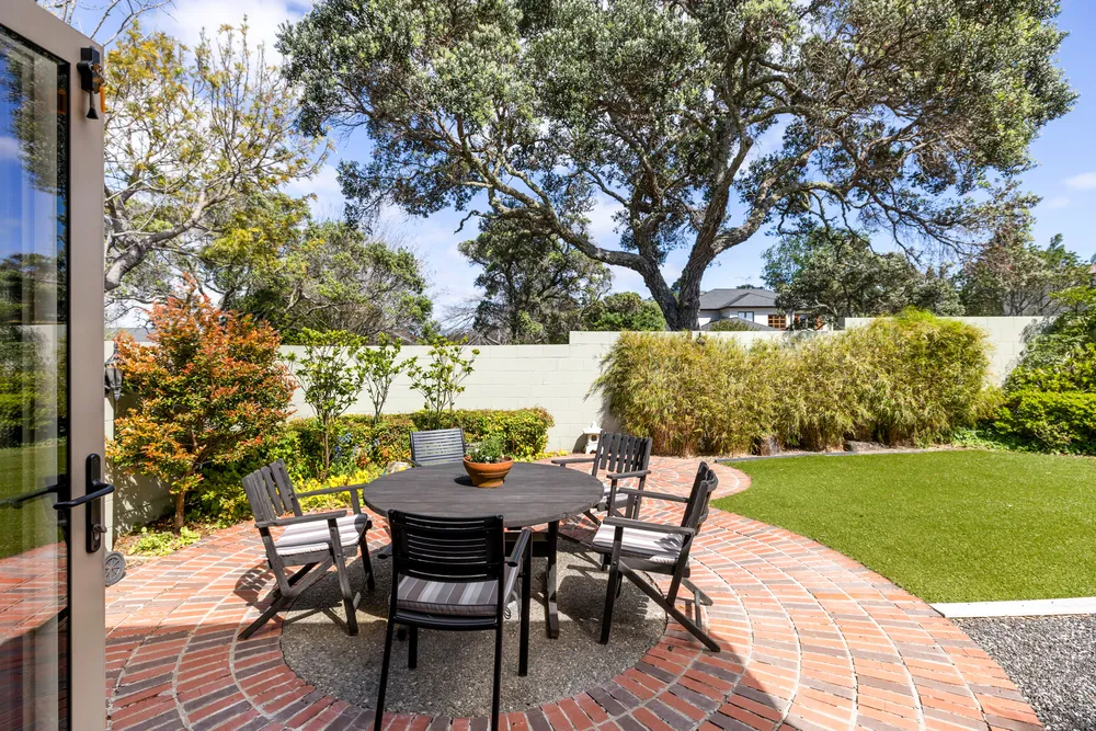 Photos of 339 Riddell Road