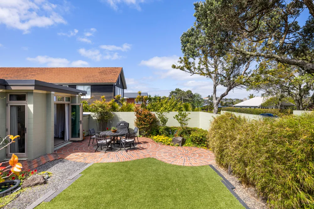 Photos of 339 Riddell Road
