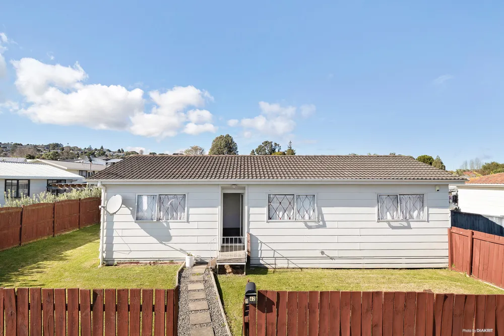Photos of 1/62 Redcrest Avenue