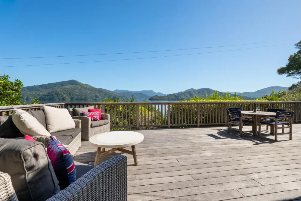 Photos of 2787 Queen Charlotte Drive