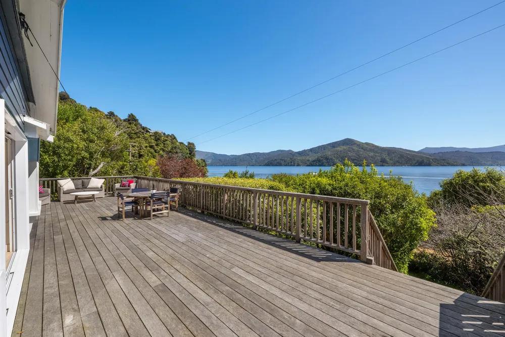 Photos of 2787 Queen Charlotte Drive