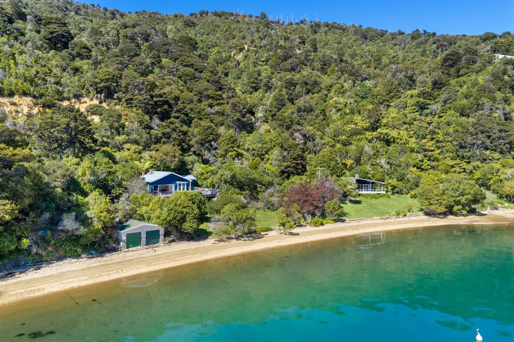 Photos of 2787 Queen Charlotte Drive