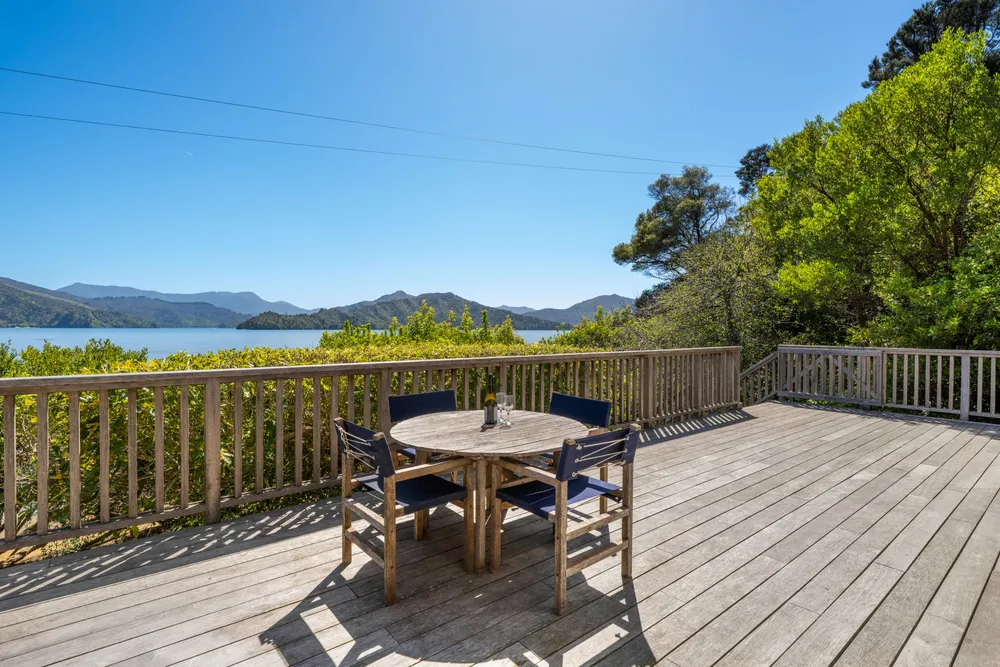 Photos of 2787 Queen Charlotte Drive