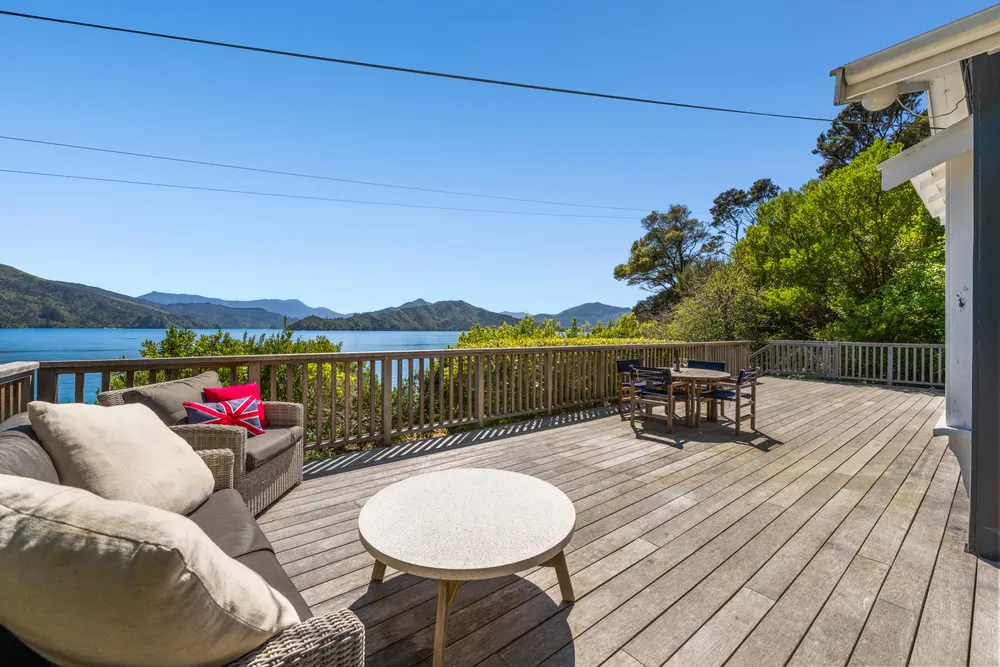 Photos of 2787 Queen Charlotte Drive