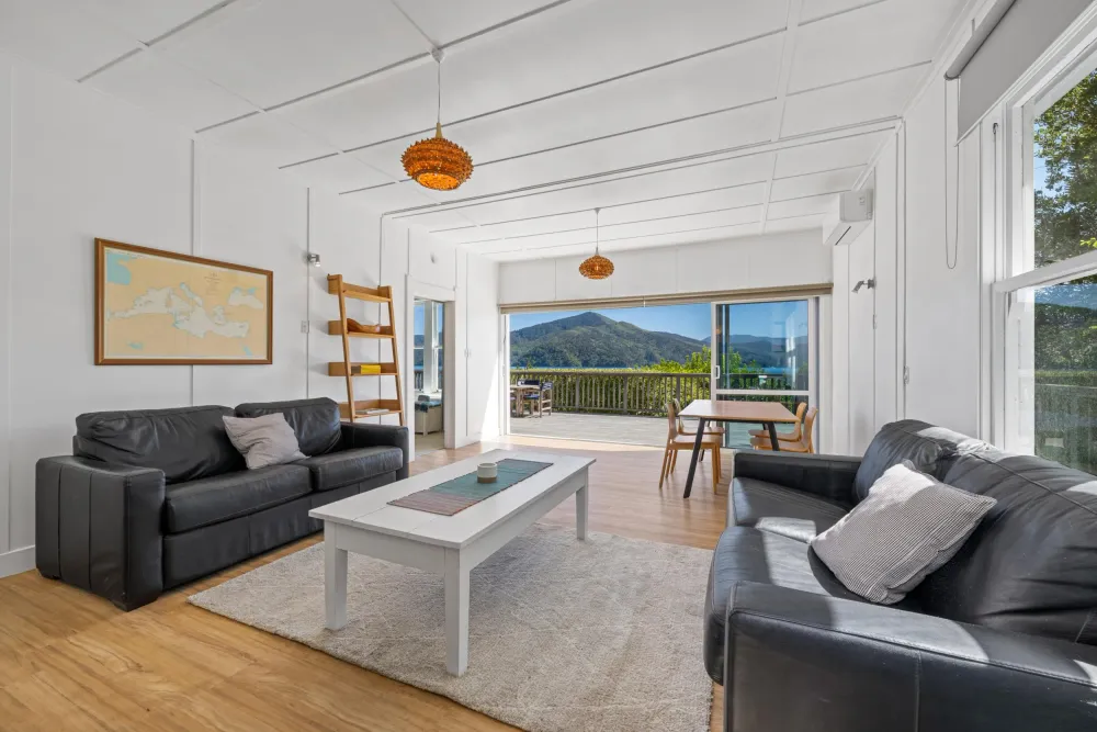 Photos of 2787 Queen Charlotte Drive