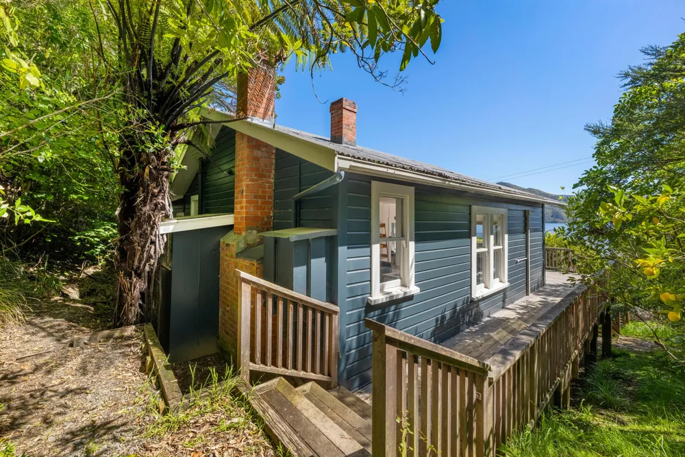 Photos of 2787 Queen Charlotte Drive
