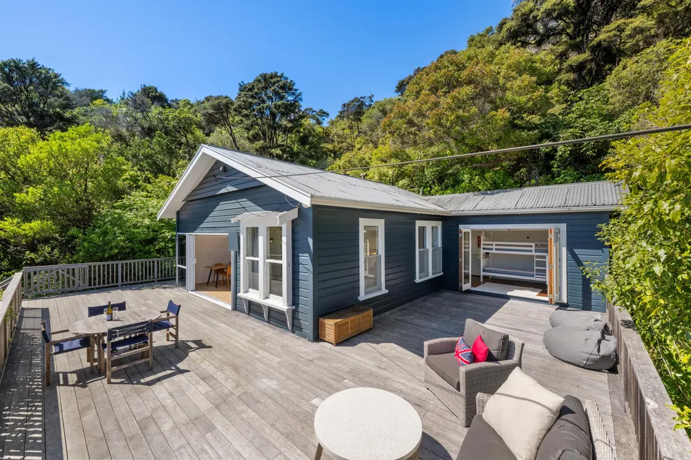 Photos of 2787 Queen Charlotte Drive