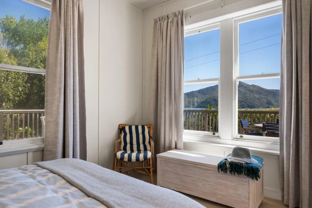 Photos of 2787 Queen Charlotte Drive