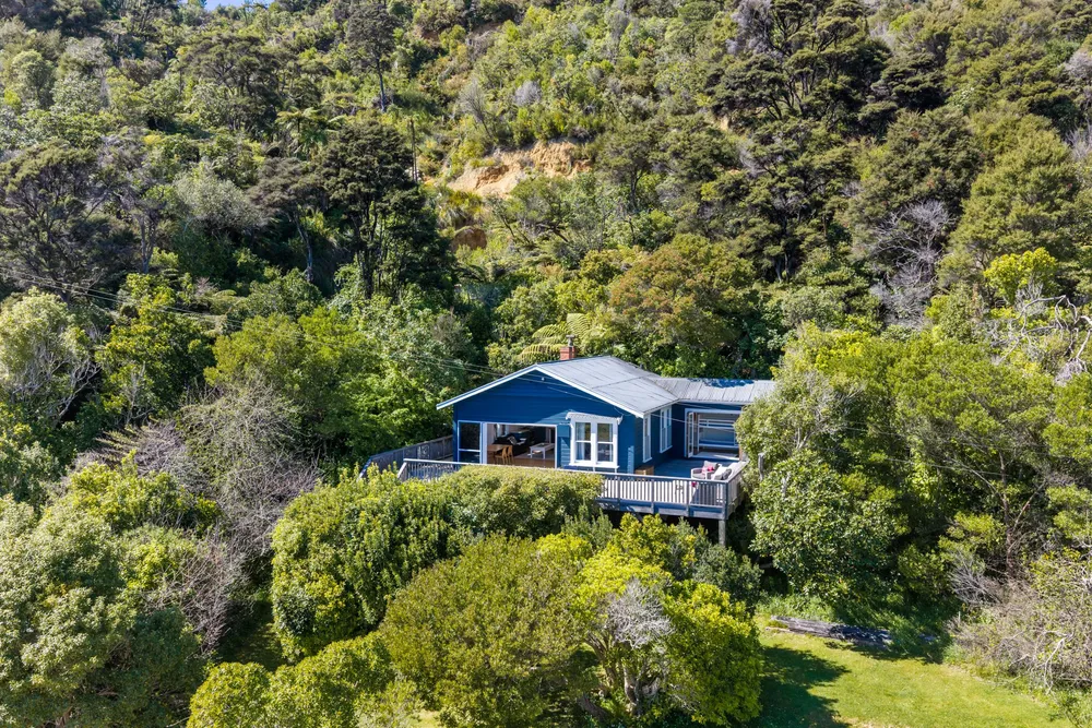 Photos of 2787 Queen Charlotte Drive