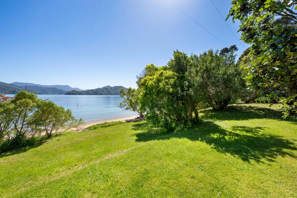 Photos of 2787 Queen Charlotte Drive