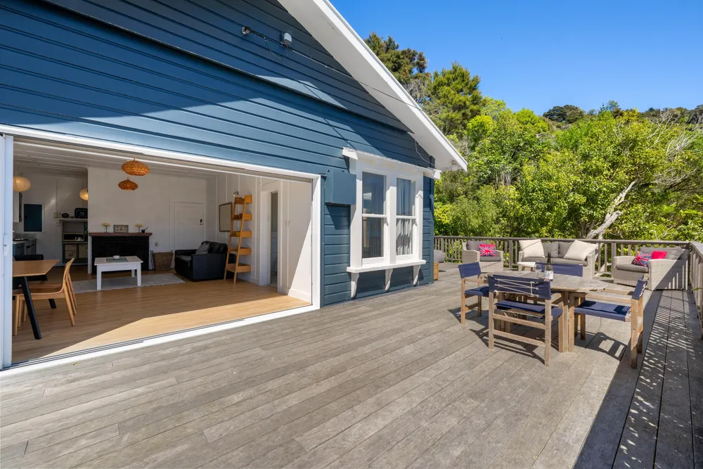 Photos of 2787 Queen Charlotte Drive