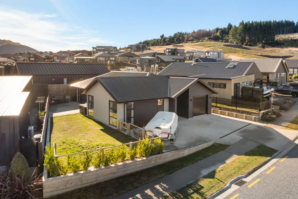 Photos of 70 Kirimoko Crescent