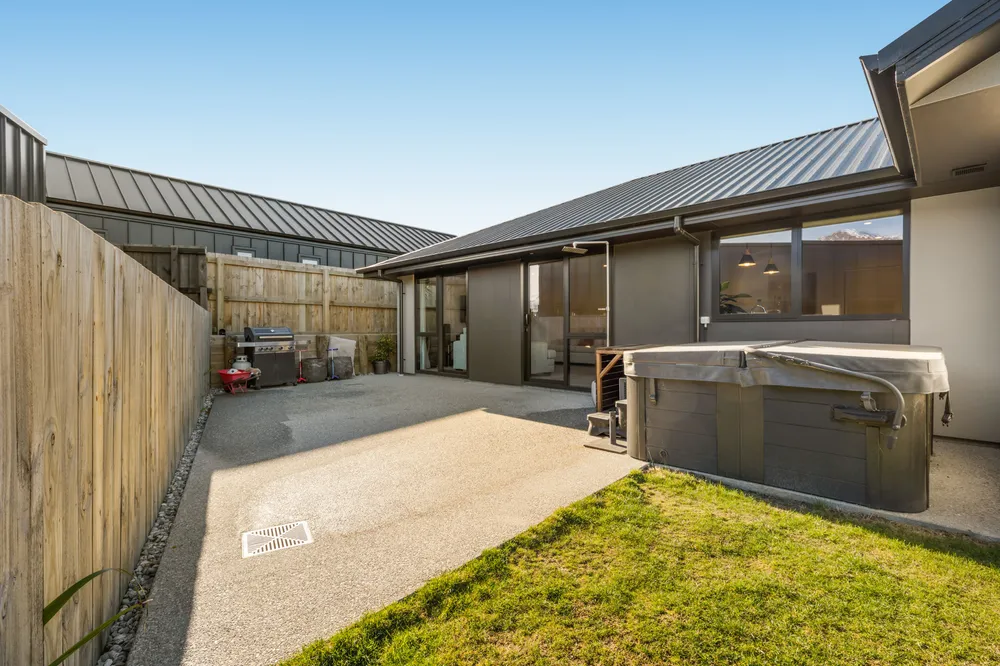 Photos of 70 Kirimoko Crescent