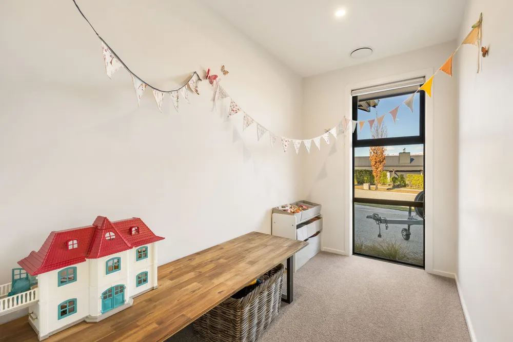 Photos of 70 Kirimoko Crescent