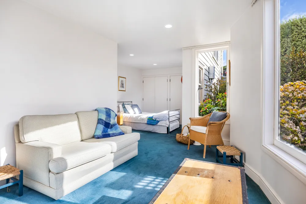 Photos of 85 Bassett Road