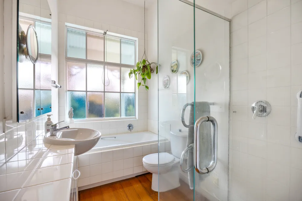 Photos of 85 Bassett Road