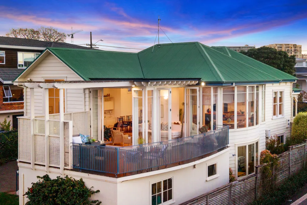 Photos of 85 Bassett Road
