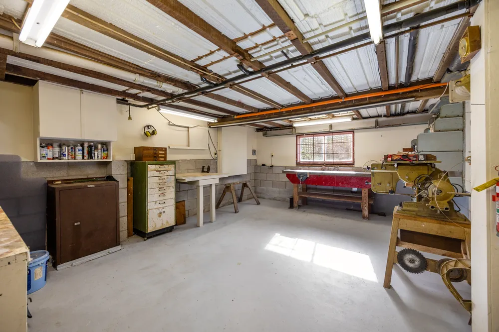 Photos of 85 Bassett Road