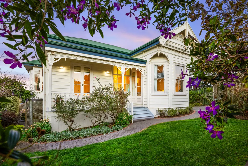 Photos of 85 Bassett Road