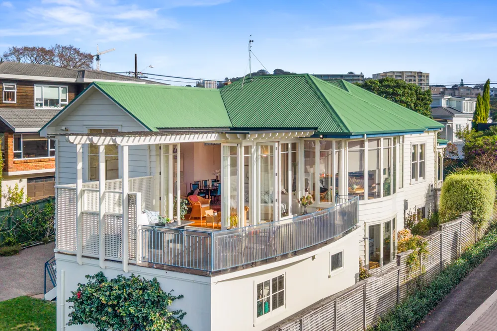 Photos of 85 Bassett Road