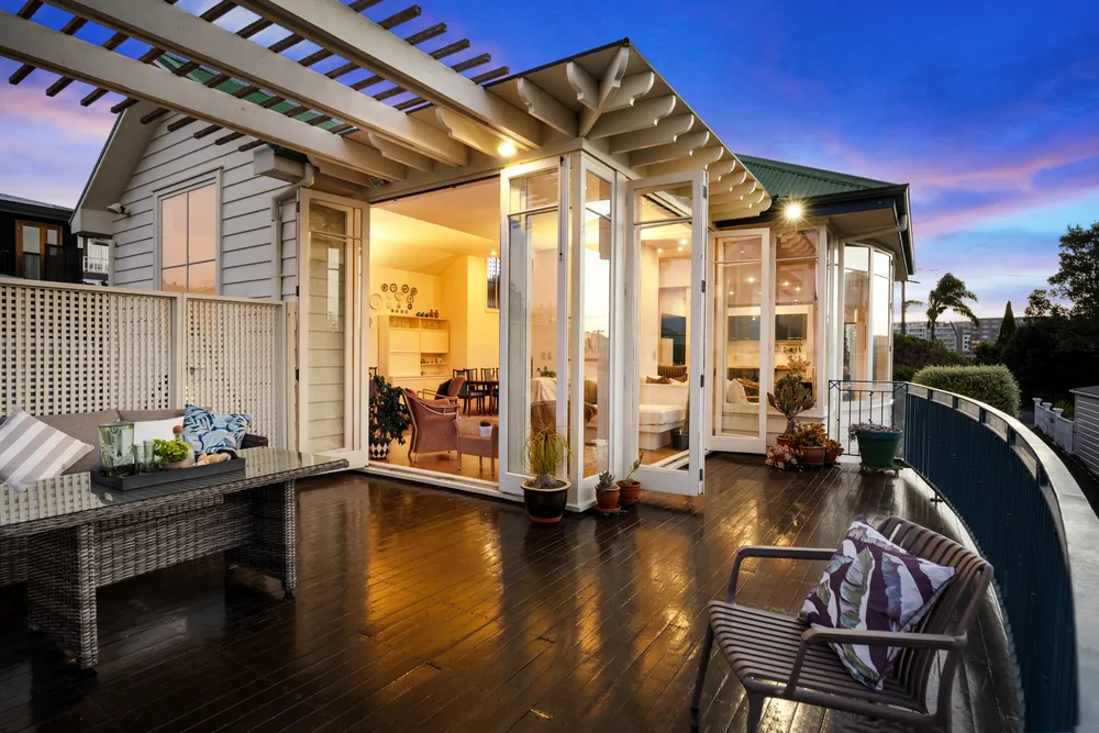 Photos of 85 Bassett Road