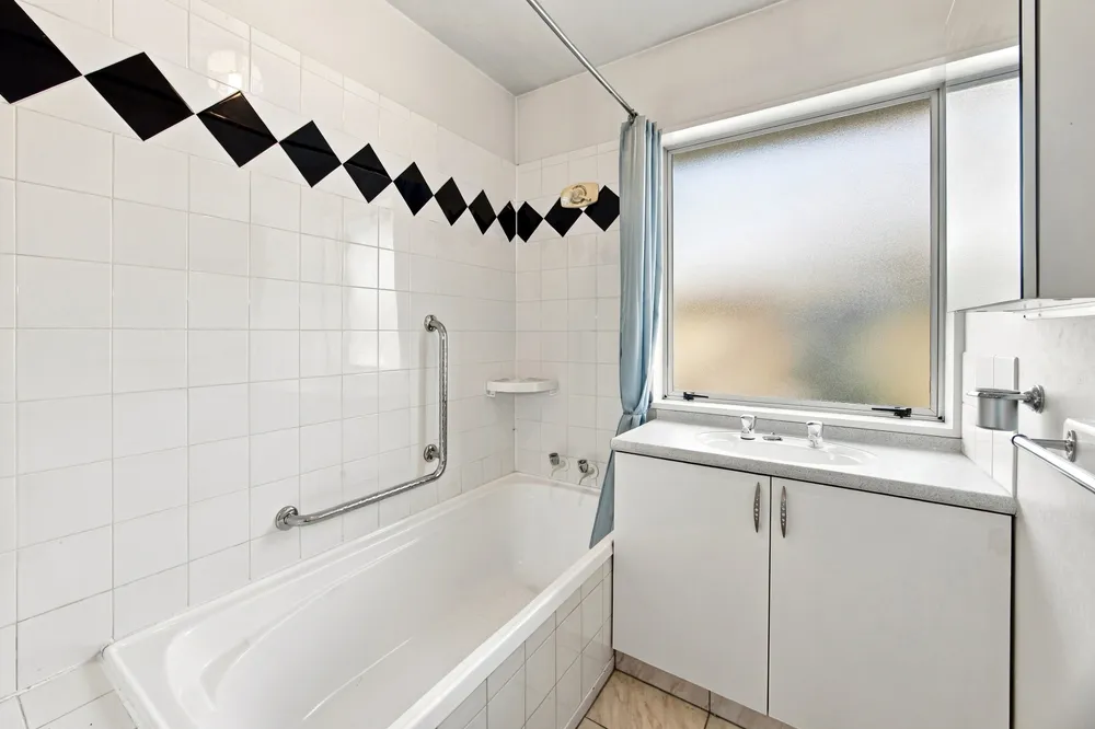 Photos of 84A Mackworth Street
