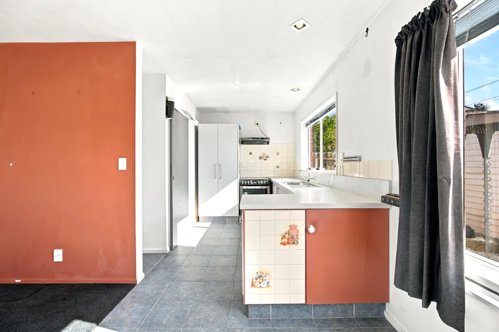 Photos of 84A Mackworth Street