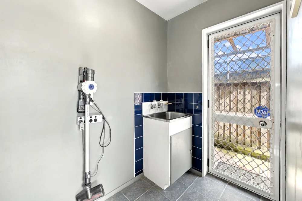 Photos of 84A Mackworth Street