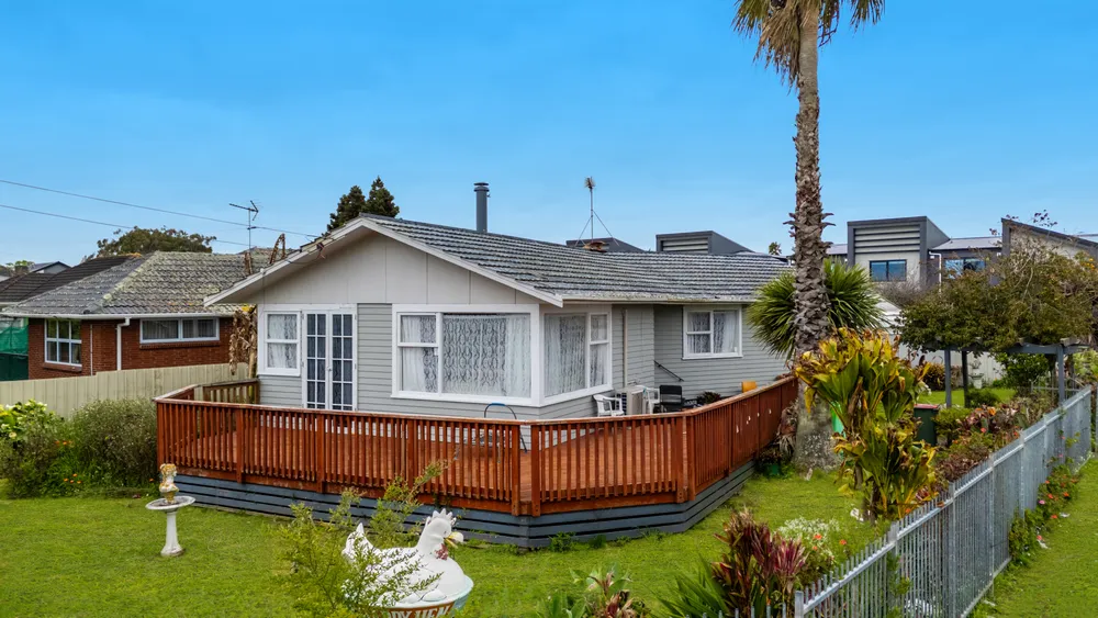Photos of 25 Ashley Avenue