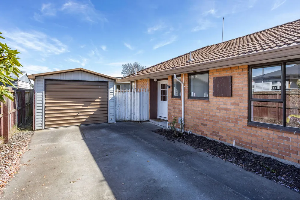 Photos of 2/131 Carmen Road