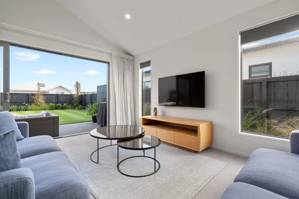 Photos of 27 Finstock Way