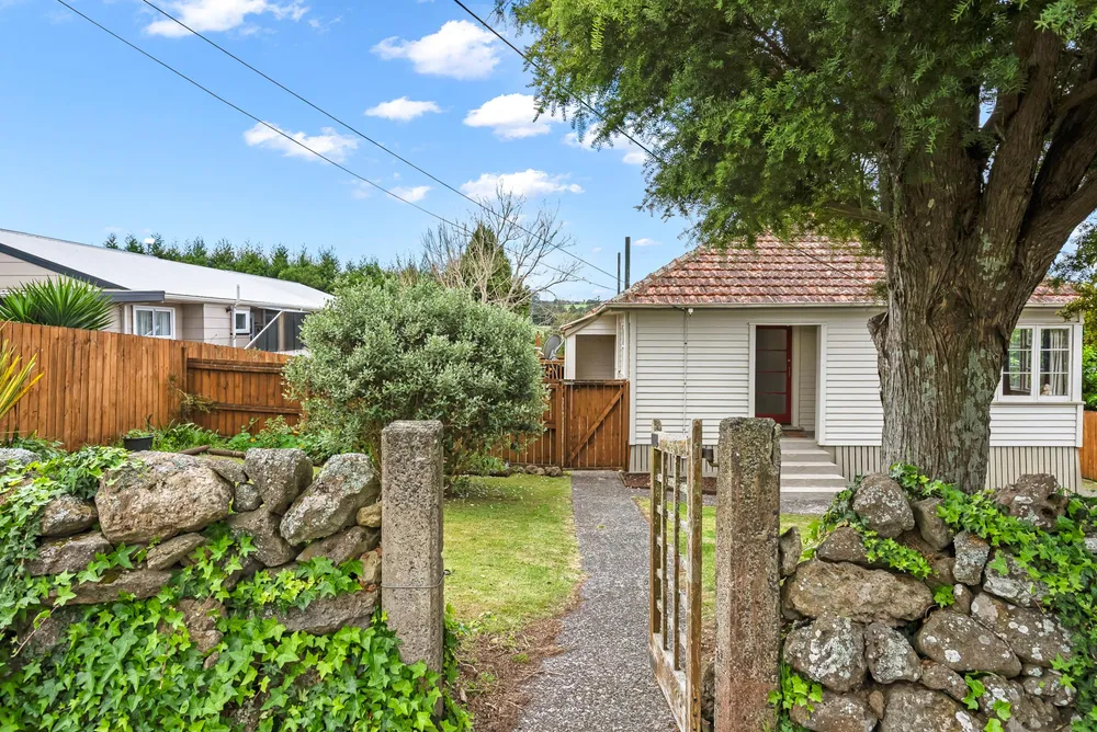 Photos of 24 Mangakahia Road