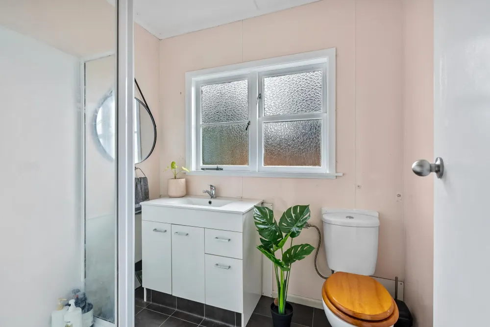 Photos of 24 Mangakahia Road
